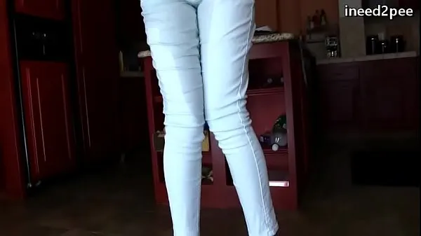 Grandi Ragazze con le vesciche piene che bagnano le mutandine dei jeans 7nuovi film