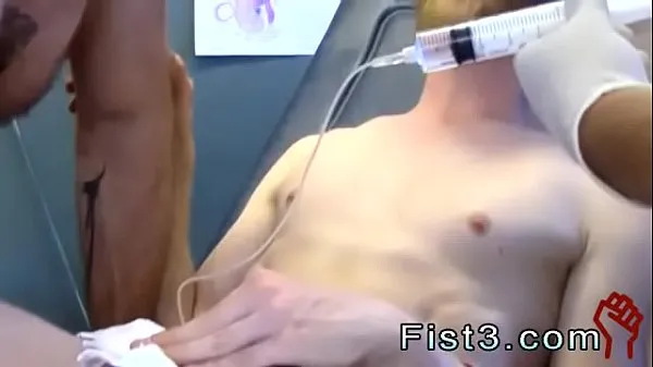 Grote Gay emo twink boys porn First Time Saline Injection for Caleb nieuwe films