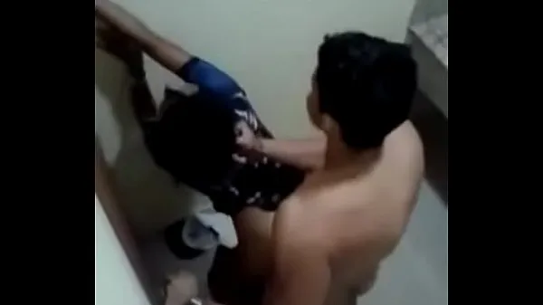 Grandi Sesso di coppia teenager nella toilette pubblicanuovi film