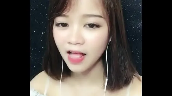 Μεγάλες Uplive Vietnamese Girl with delicious food shows all on livestream φρέσκες ταινίες