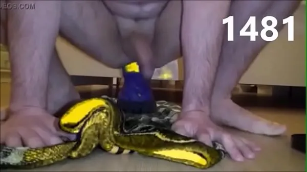 Veliki Extreme number of anal insertions (big dildos, bottles, fruits, double penetration, triple penetration, prolapse novi filmi