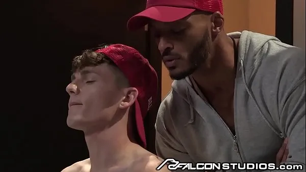 หนังใหม่เรื่องใหญ่ Coach Catches Teen Towel Boy Jerking Off In Locker Room เรื่อง