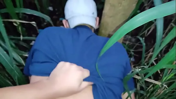 Velké Married man giving his ass while it gets dark in the bush nové filmy