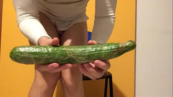 Store 30 centimeters of long cucumber for my very very hungry ass ferske filmer