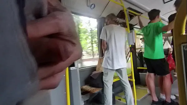 Gros Sortir une bite dans le bus films récents