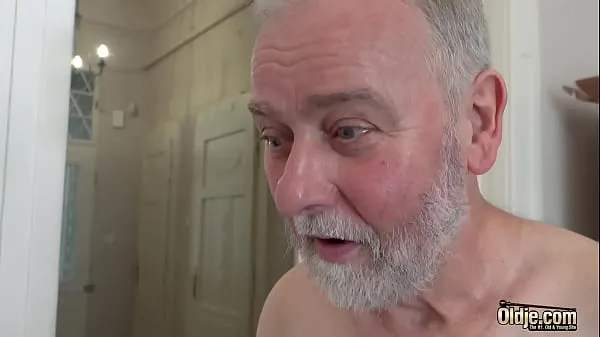 Μεγάλες White hair old man has sex with nympho teen that wants his cock insider her φρέσκες ταινίες
