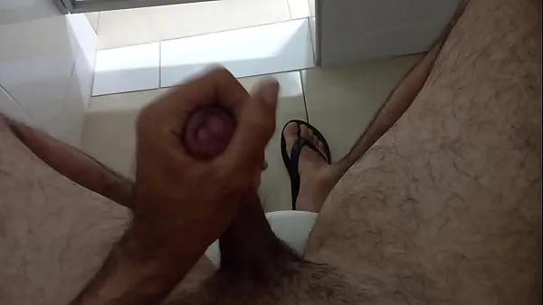 Young man jerking off in the bathroom ends up cum Filem segar besar