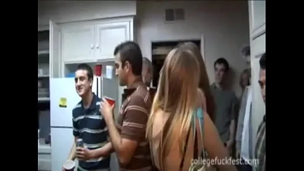 Store Coed whore fucking as others watch at frat party ferske filmer