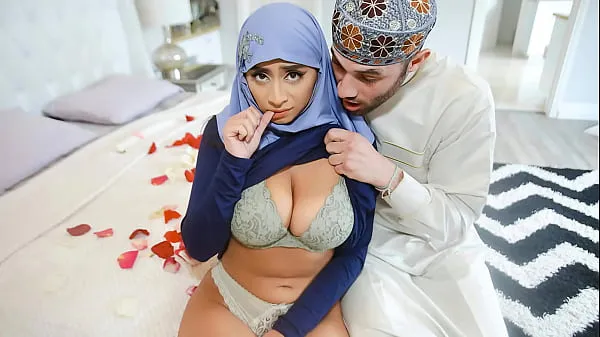 Grote Arab Husband Trying to Impregnate His Hijab Wife - HijabLust nieuwe films