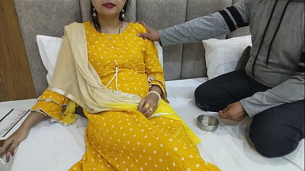Desiaraabhabhi - Indian Desi having fun fucking with friend's mother, fingering her blonde pussy and sucking her tits Phim mới lớn