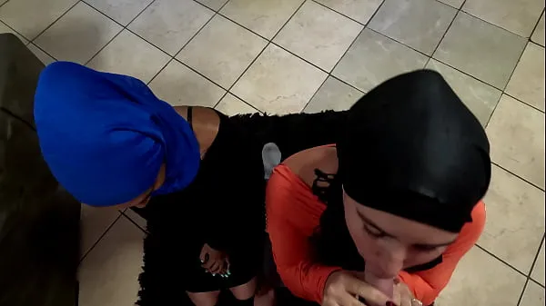 Store Acting like Muslim women, sucking cock with hijabs on our heads, cum facial ferske filmer