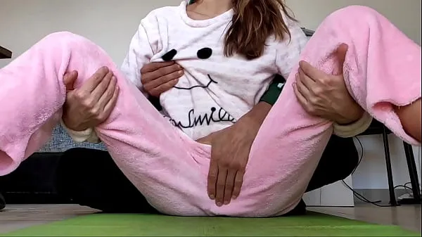 بڑی asian amateur real homemade teasing pussy and small tits fetish in pajamas تازہ فلمیں