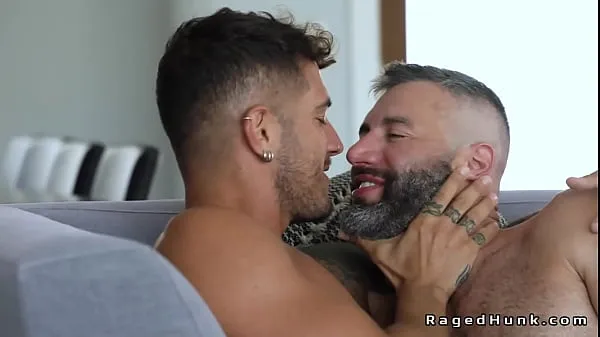 Große Gay couple welcome neighbor Alpha Wolfe for threesome with anal and oralfrische Filme